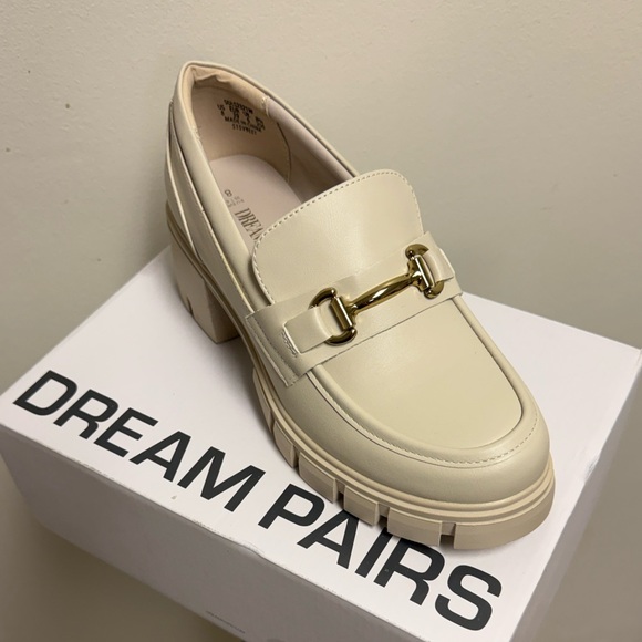 Dream Pairs Shoes - NWT Dream Pairs Chunky Heel Loafers Cream Ivory Gold Chain - Women’s Size 8